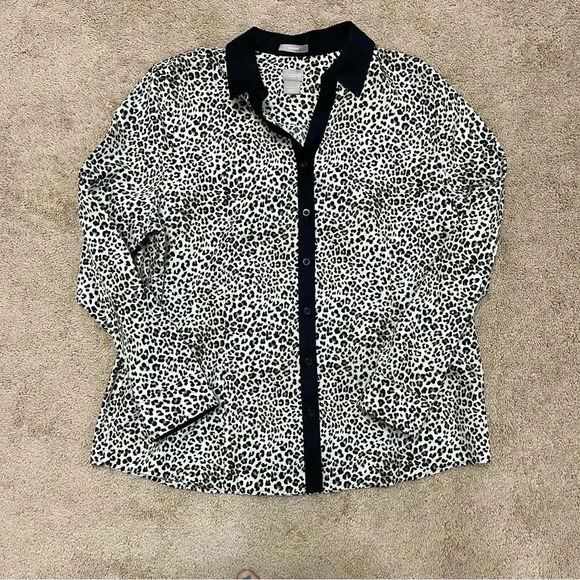 CHICO'S No-Iron Cotton Leopard Caroline Button Down Shirt Size 2 - Picture 2 of 11